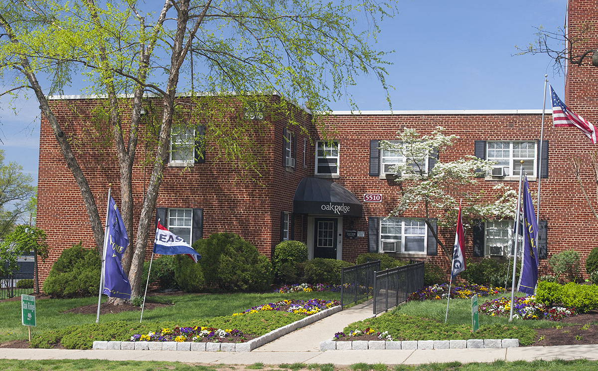 Oak Ridge Apartments Building