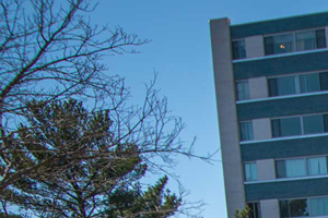 8600 Apartments Entry Sign