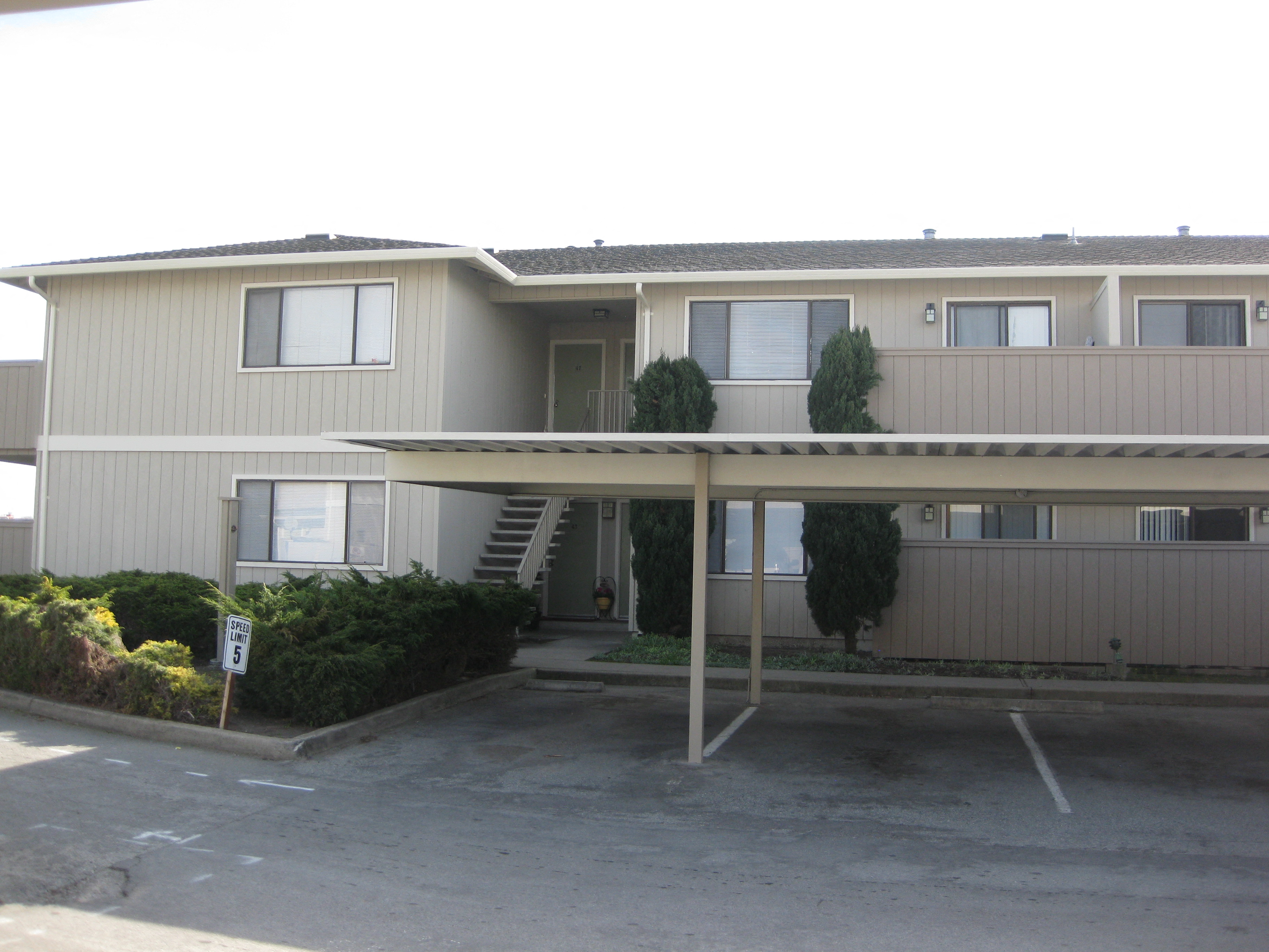 861 W Acacia