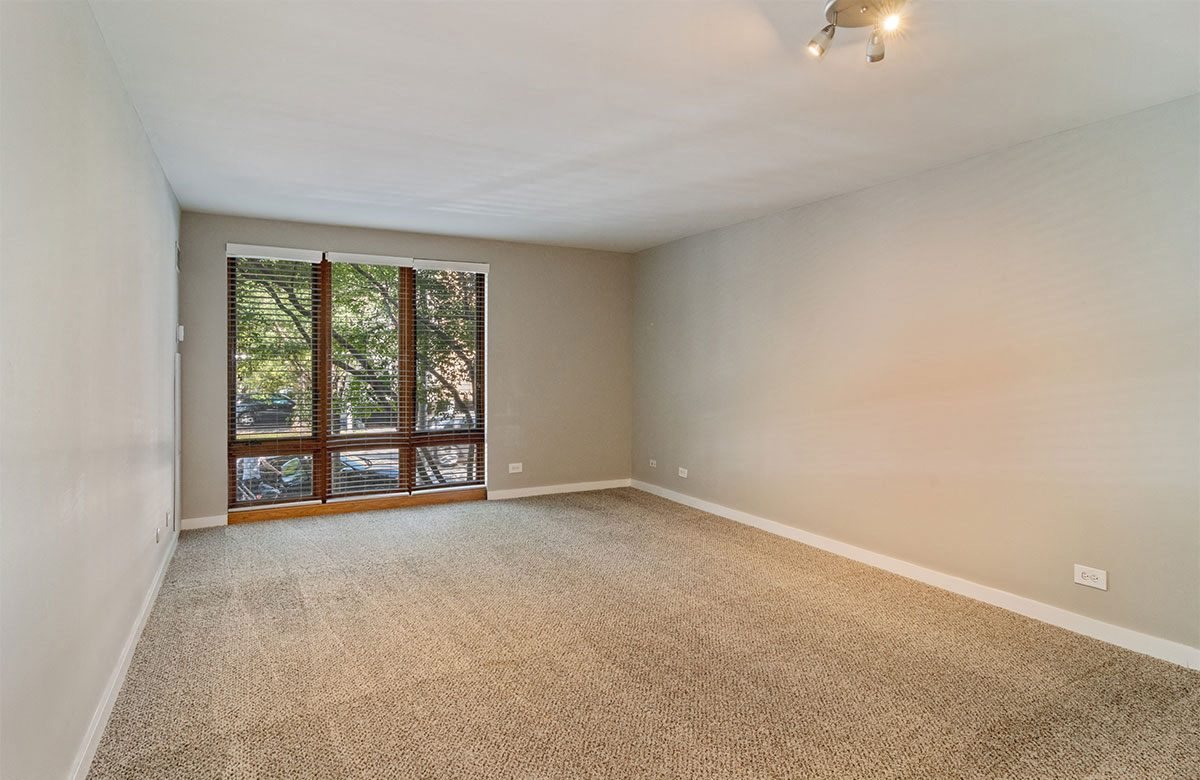 Photos and Video of Oak Park City Apartments in Oak Park, IL