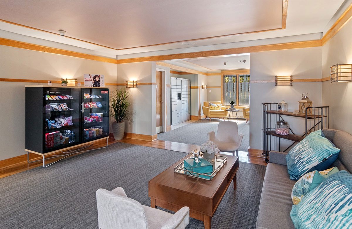 Photos and Video of Oak Park City Apartments in Oak Park, IL