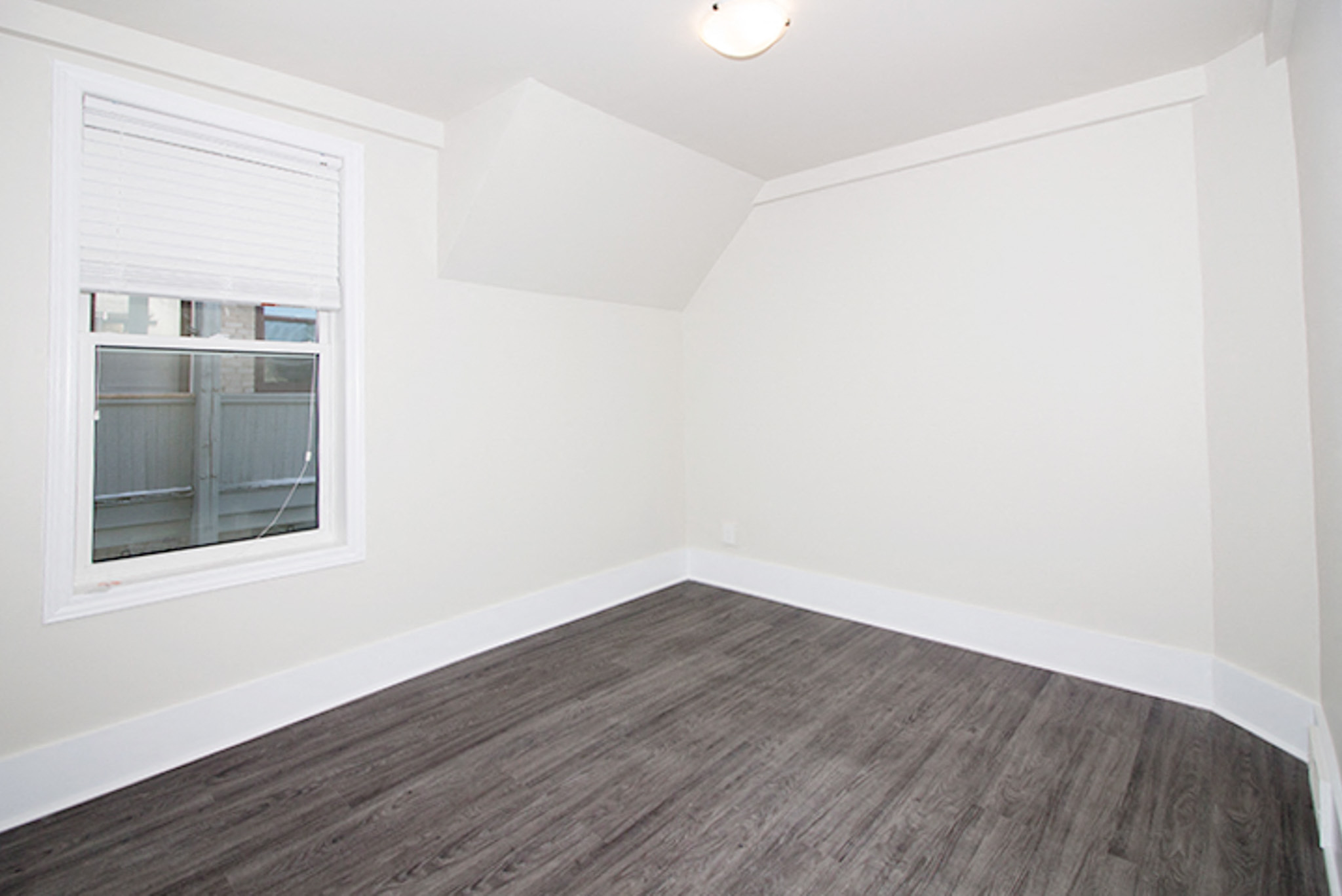 840 Grosvenor Duplex House Rental