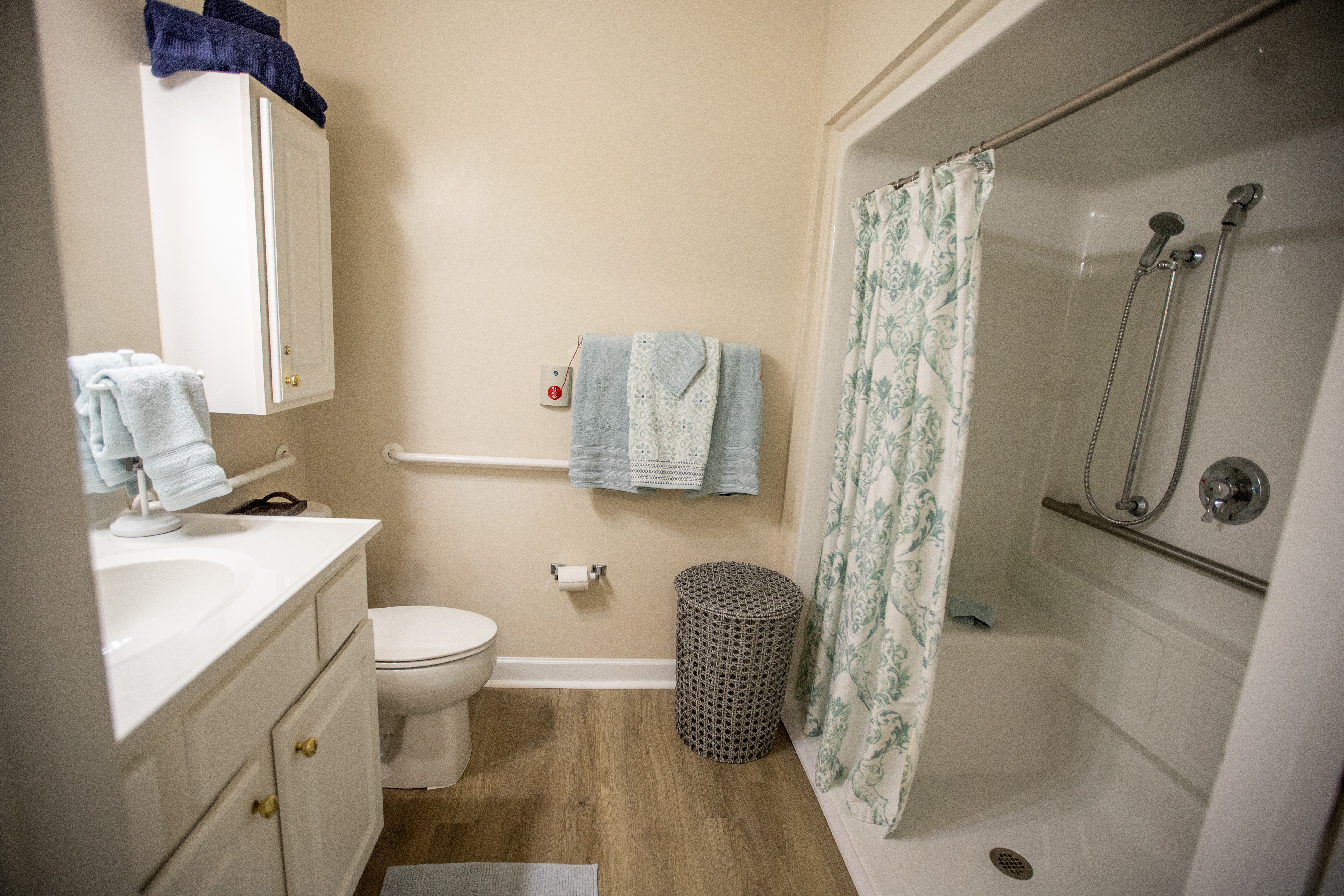 Bathroom With Bathtub at Spring Arbor of Williamsburg, Williamsburg, Virginia