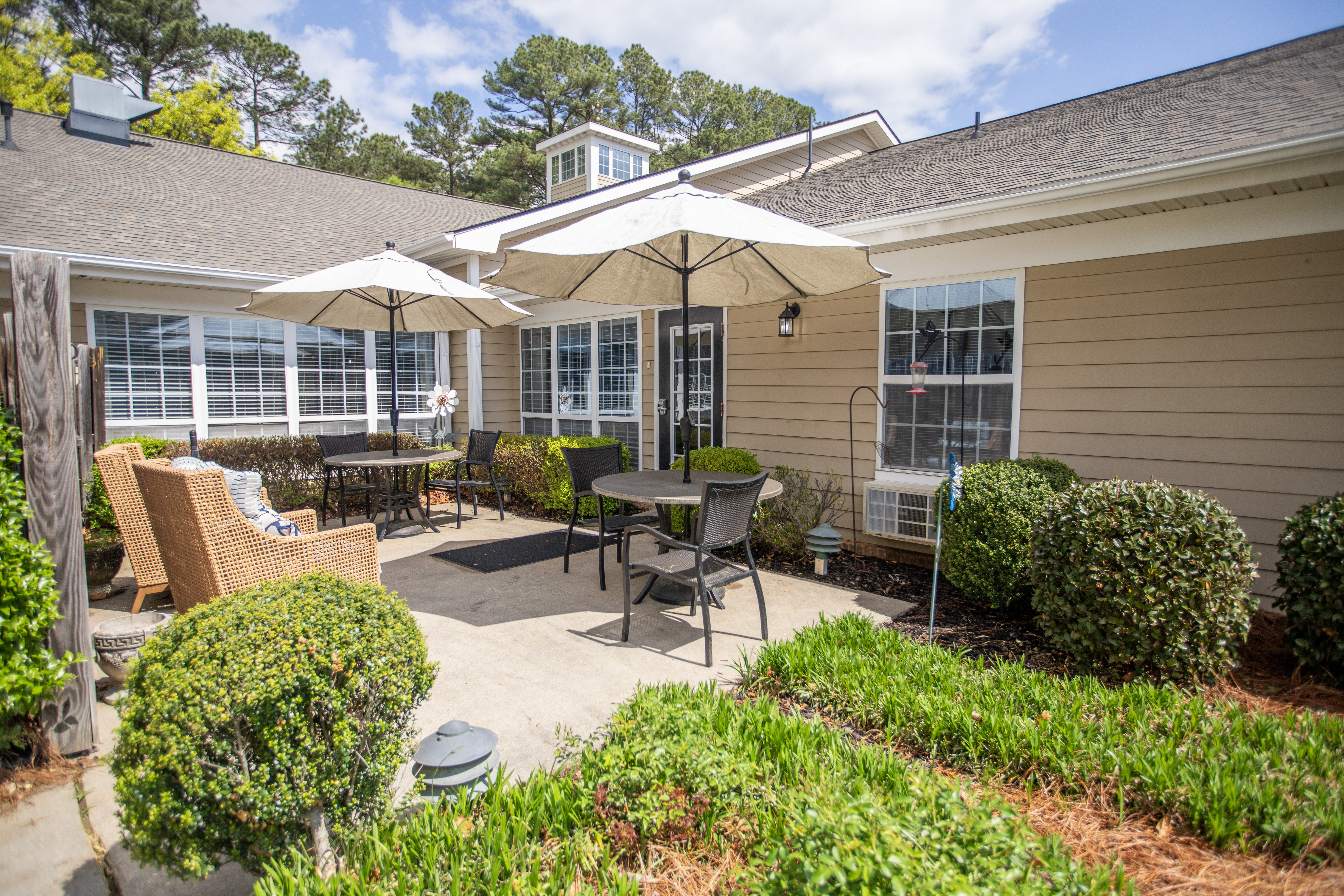 Courtyard Patio at Spring Arbor of Wilson, North Carolina