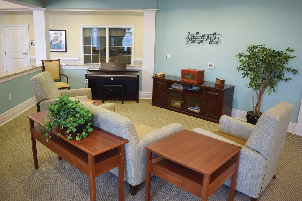 Spacious Patio With Sitting Arrangements at Spring Arbor Cottage of Salisbury, Midlothian, VA