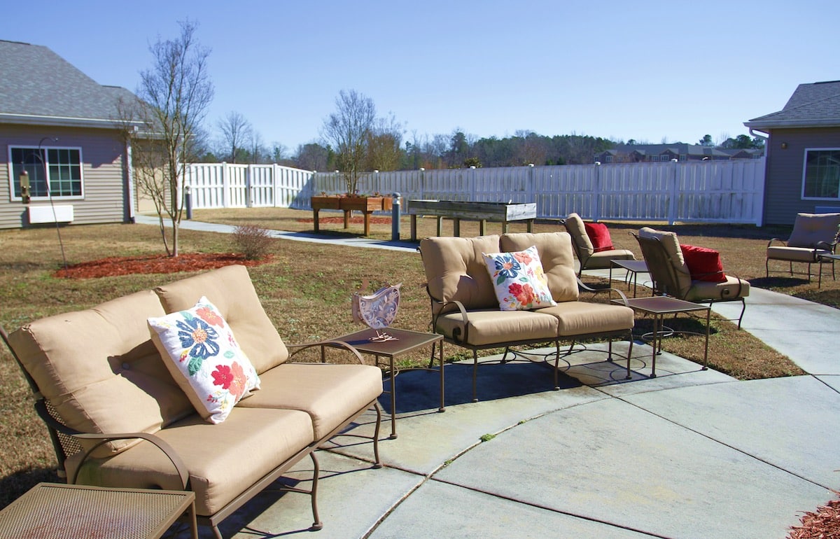 Outdoor Patio at Spring Arbor of Sandhills, Raeford