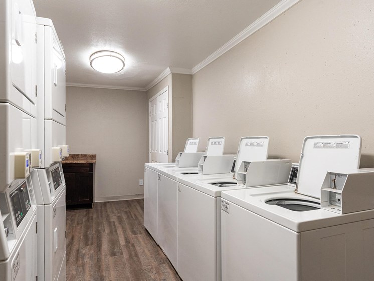 Laundry at 300 Riverside Apartments, Austelll, GA