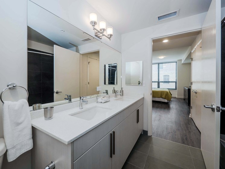 apt 603 primary bedroom/bathroom Chicago, IL Apartments 60654 River North