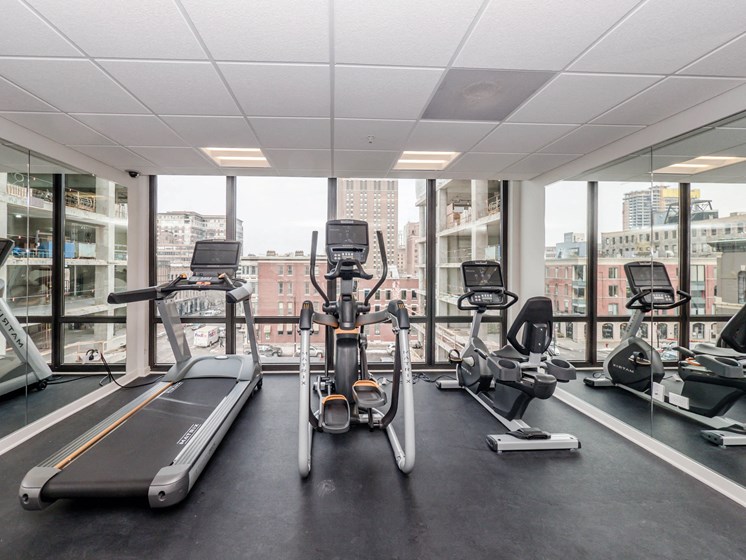 24 hour fitness center River North Chicago Apartments