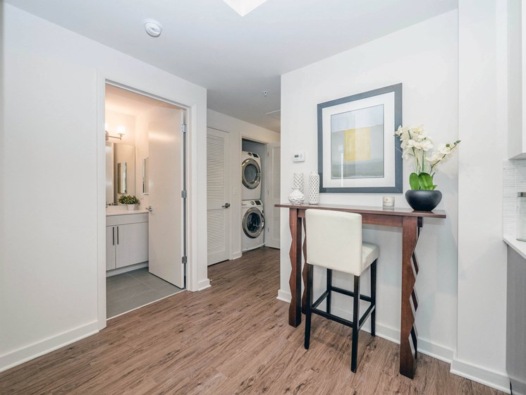 Apartments with Washer/Dryer in River North