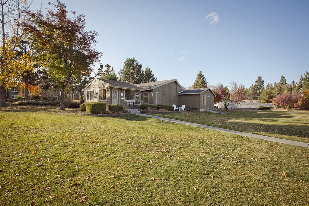 Photos and Video of Pinewood Apartments in Bend, OR