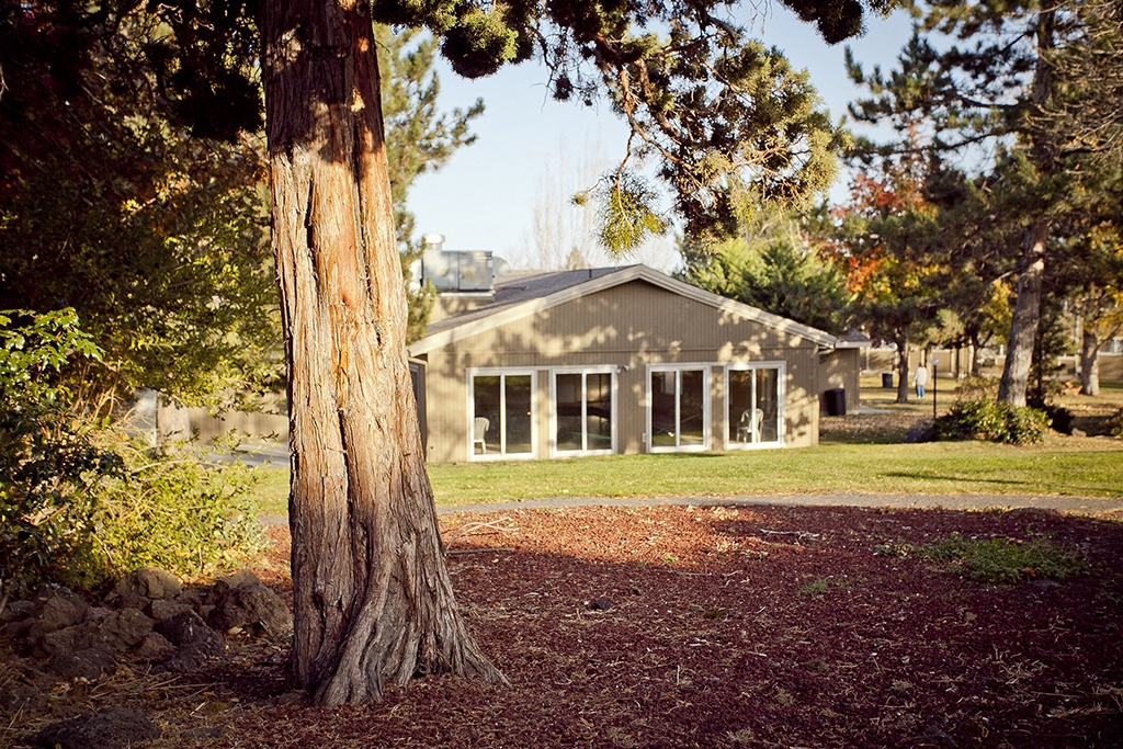 Photos and Video of Pinewood Apartments in Bend, OR