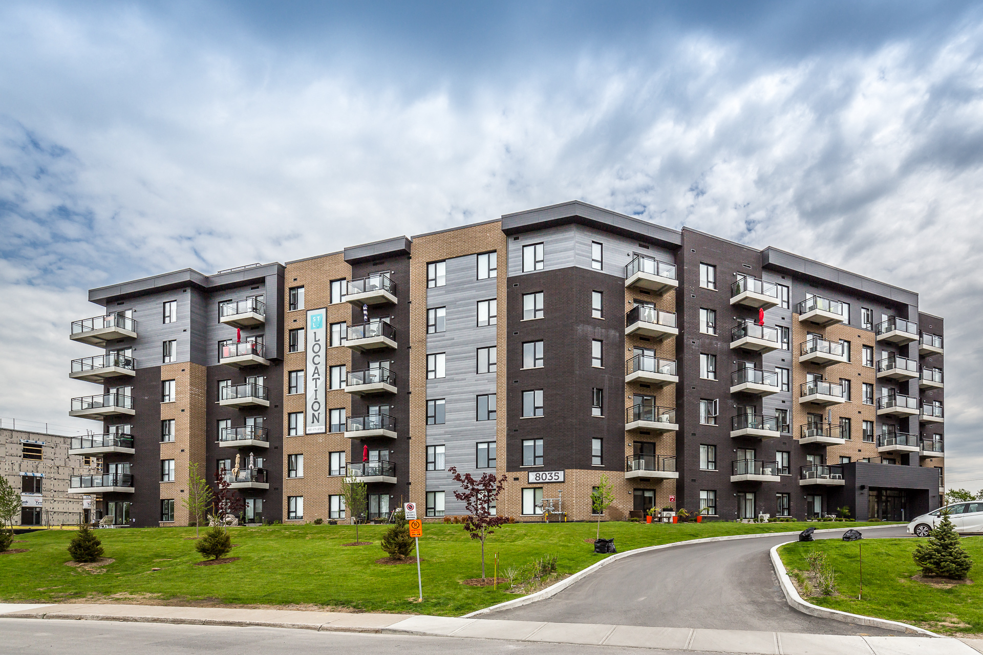 Photos and Video of Le SaintLaurent Apartments in Brossard, QC