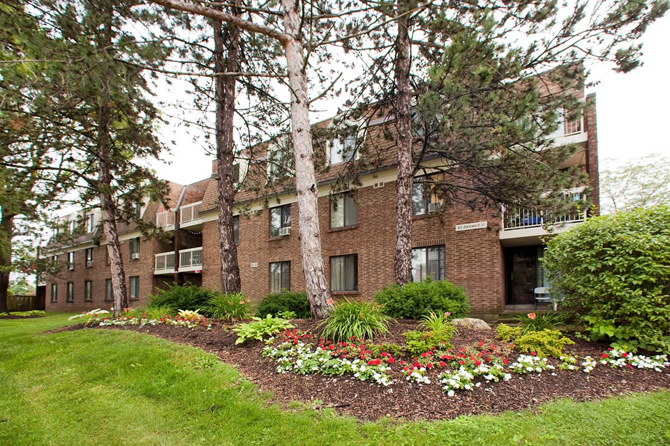 Photos and Video of Squire Court Apartments in St Catharines ON