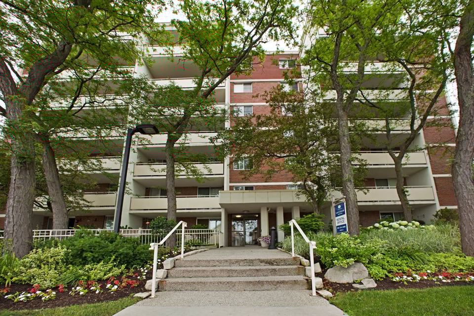 Photos and Video of Lord Simcoe Apartments in Niagara Falls, ON