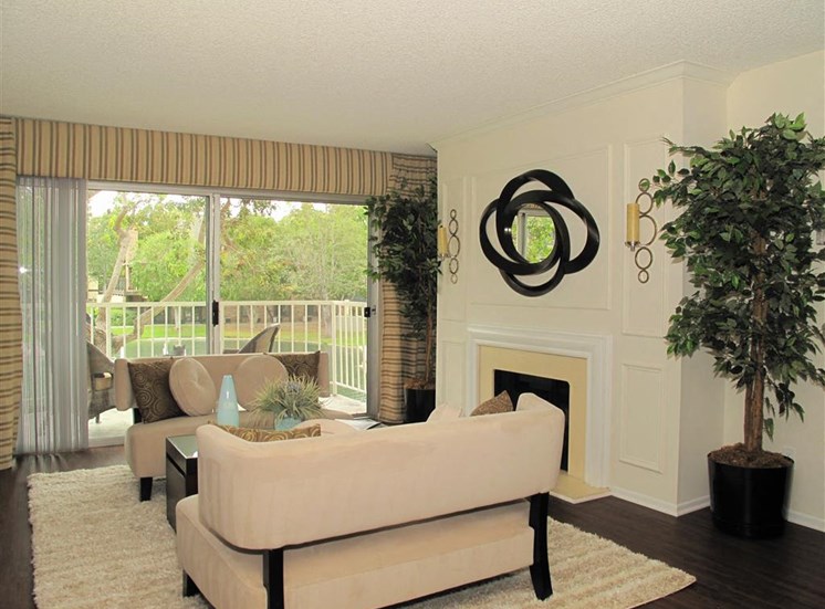 Versailles on the Lake Apartment unit