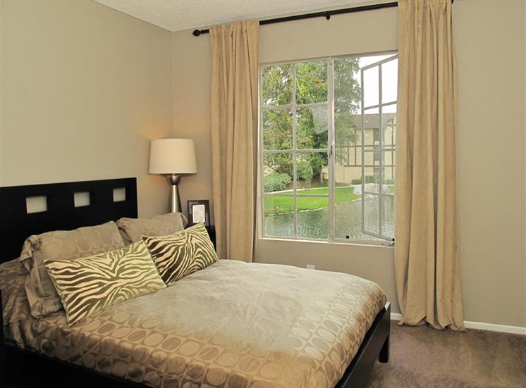Versailles on the Lake Apartment unit