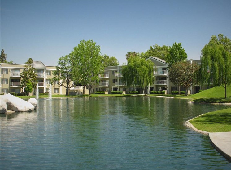 Versailles on the Lake Apartments Lake View