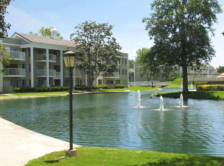 Versailles on the Lake Apartments Lake View