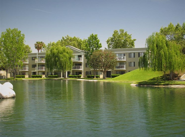 Versailles on the Lake Apartments Lake View