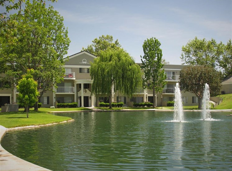 Versailles on the Lake Apartments Lake View