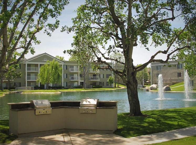 Versailles on the Lake Apartments Lake View