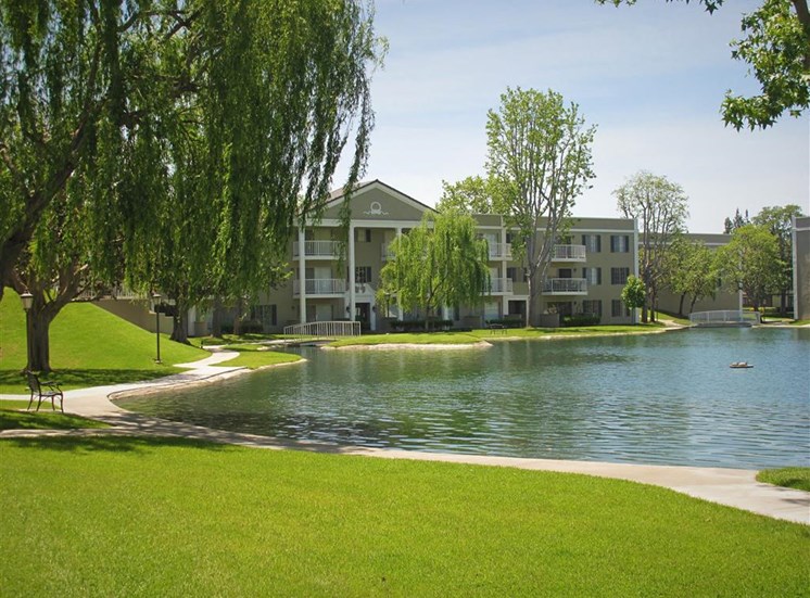 Versailles on the Lake Apartments Lake View
