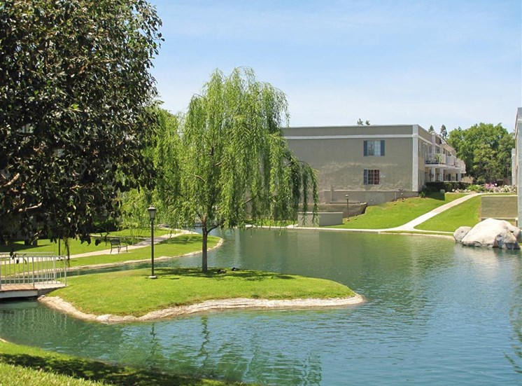 Versailles on the Lake Apartments Lake View