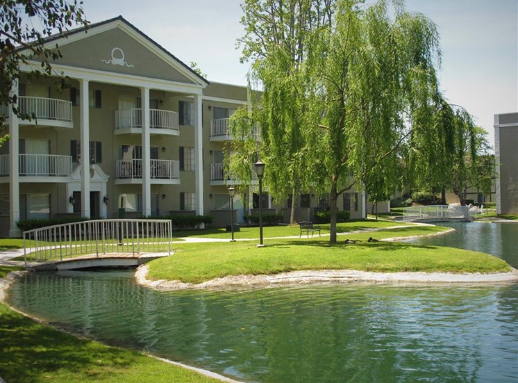 Versailles on the Lake Apartments Lake View
