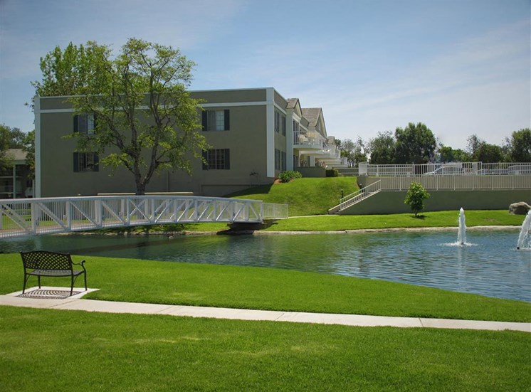 Versailles on the Lake Apartments Lake View