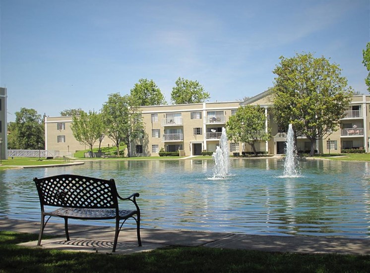 Versailles on the Lake Apartments Lake View