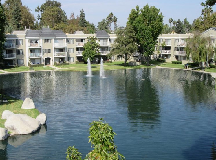 Versailles on the Lake Apartments pool