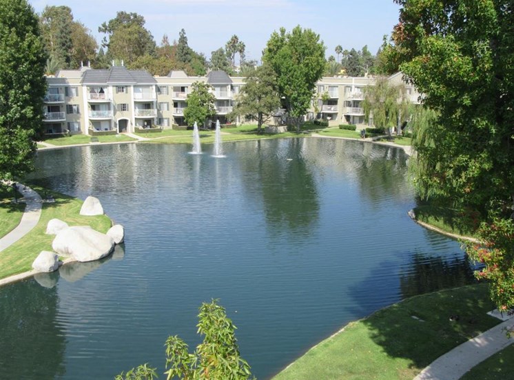 Versailles on the Lake Apartments Lake View