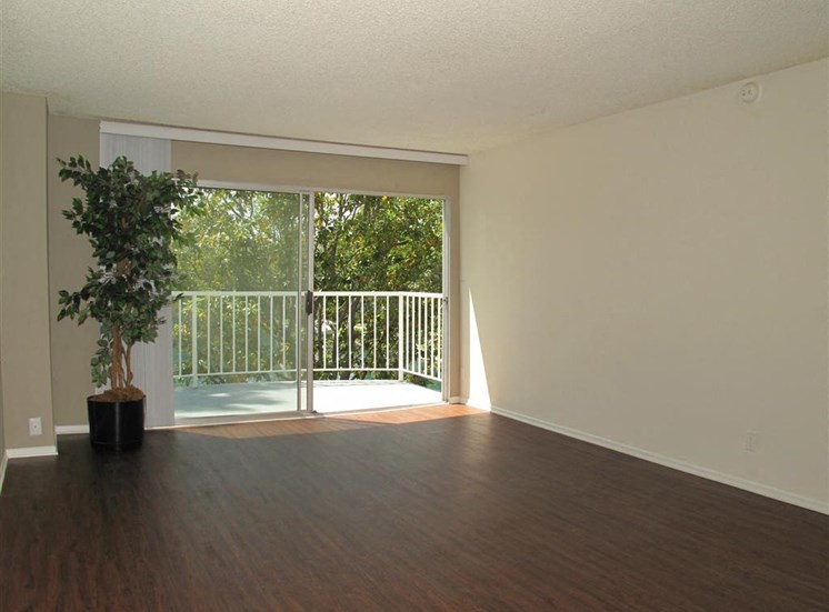 Versailles on the Lake Apartment unit