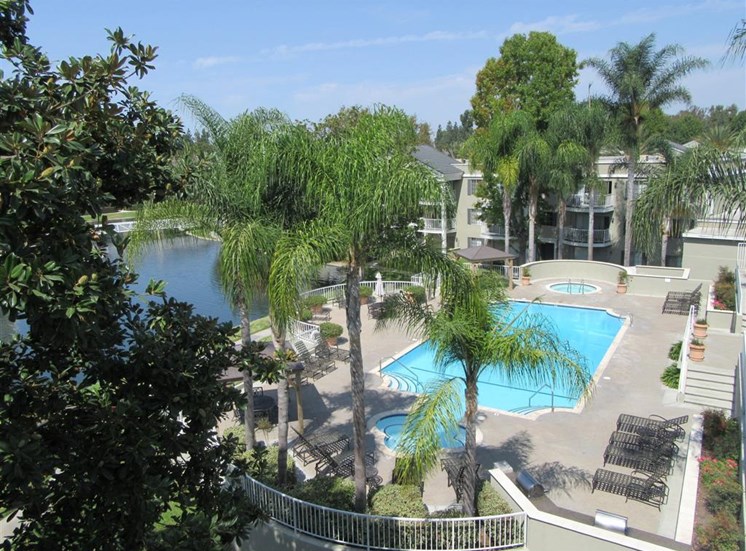 Versailles on the Lake Apartments pool