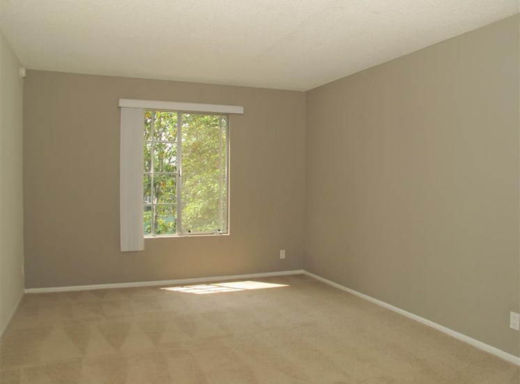 Versailles on the Lake Apartment unit