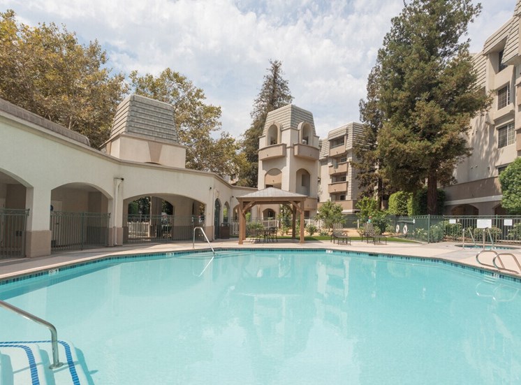 Park Regency Apartments Pool