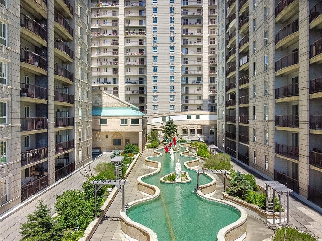 Photos and Video of Fort Garry Place II in Winnipeg, MB