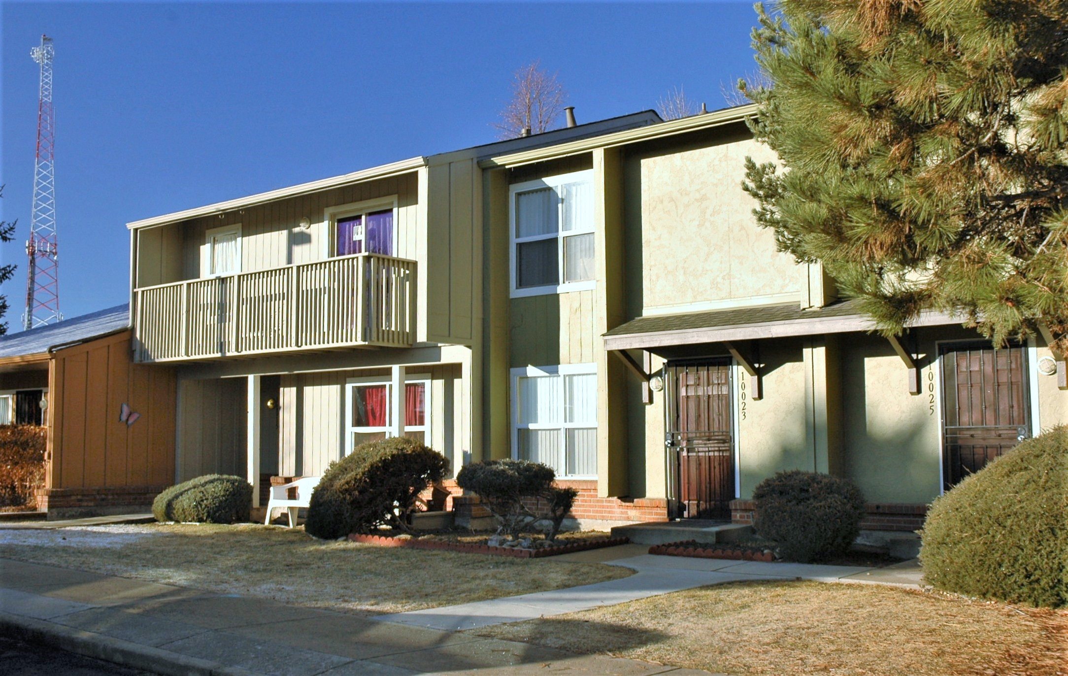 Exterior view of townhome style apartment homes