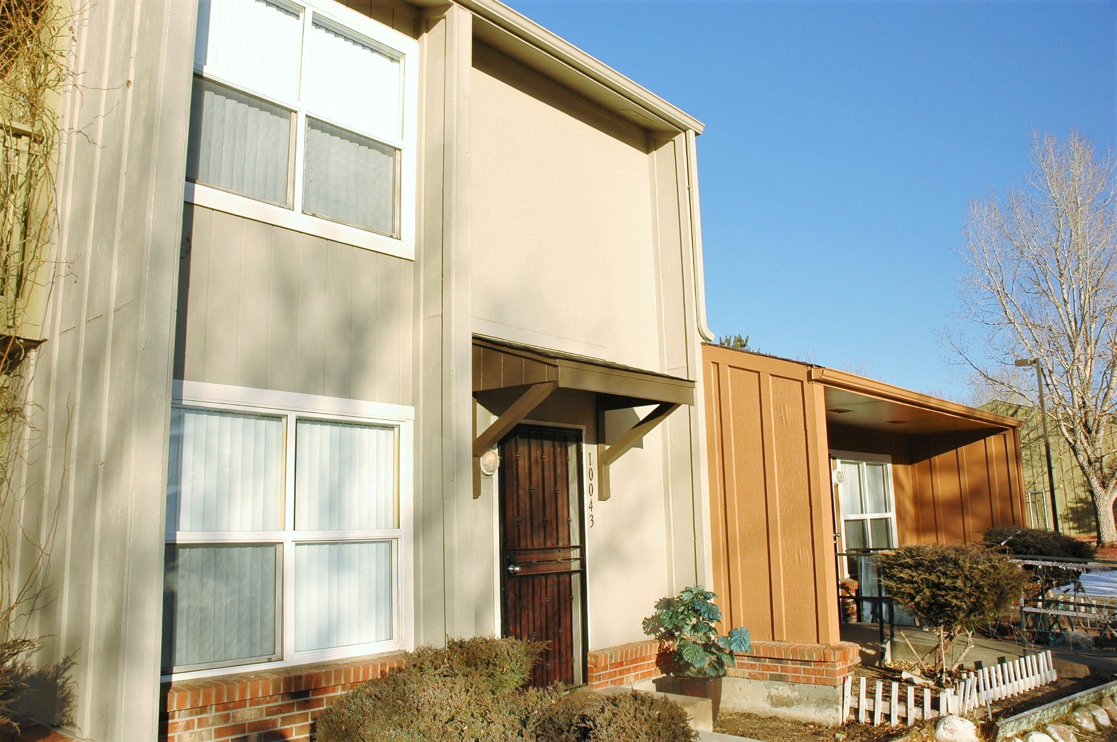Exterior view of townhome style apartment homes