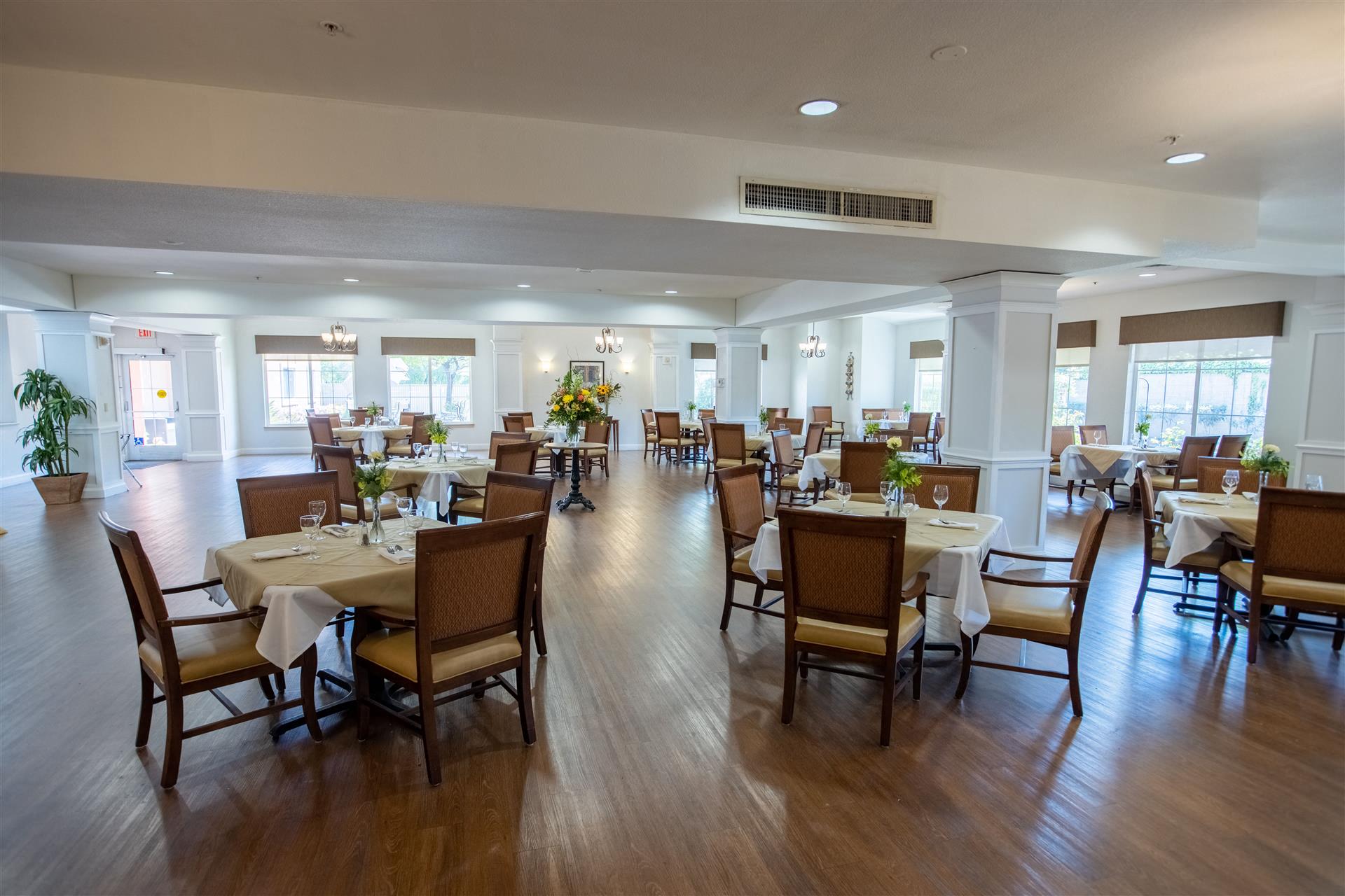 Dining hall at Cogir of Stock Ranch, Citrus Heights, CA, 95621