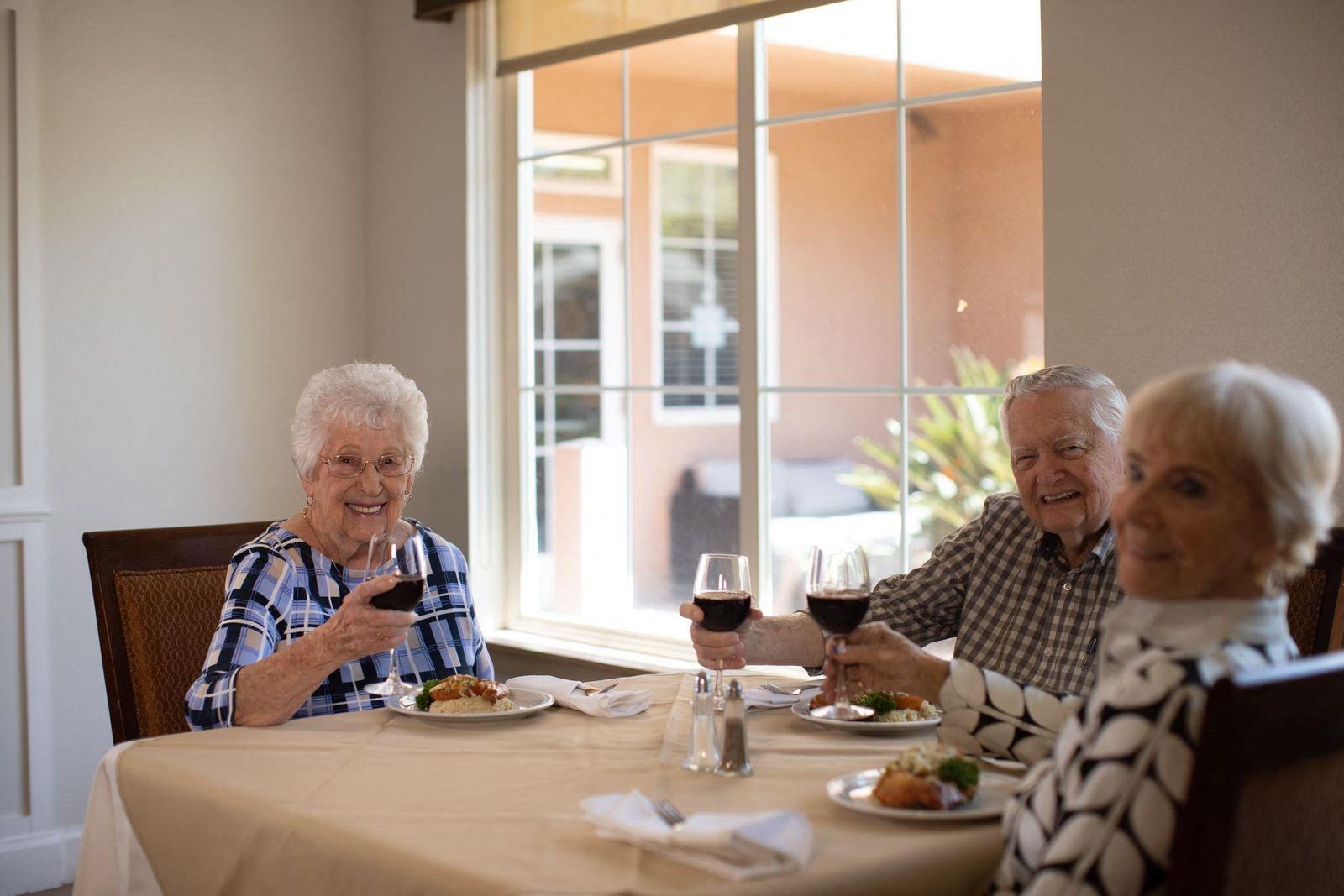 Seniors Eating Together at Cogir of Stock Ranch, Citrus Heights, CA
