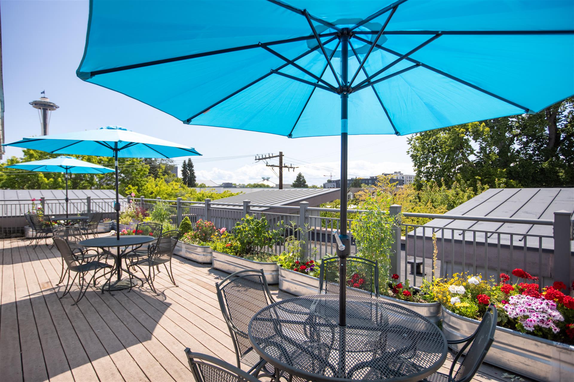 outdoor dining area at Cogir of Queen Anne, Seattle, 98109