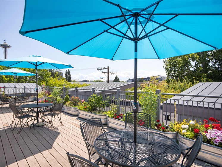 outdoor dining area at Cogir of Queen Anne, Seattle, 98109