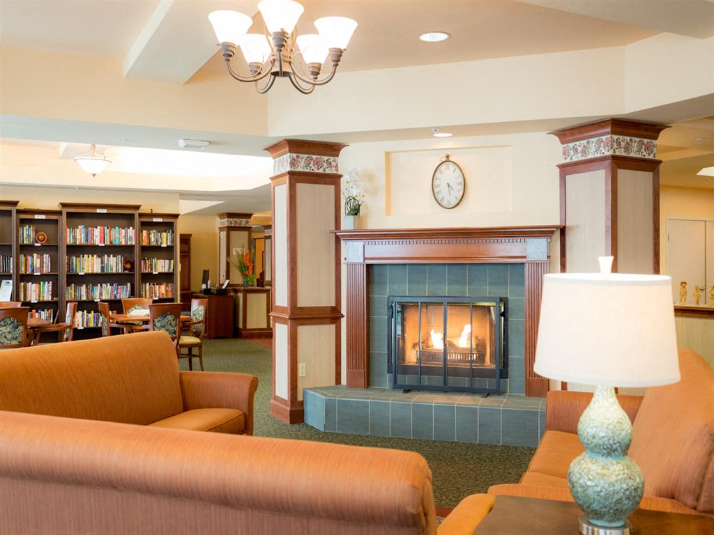 Reading Room With Ample Of Sitting Area at Cogir of Mill Creek, Mill Creek, WA, 98012