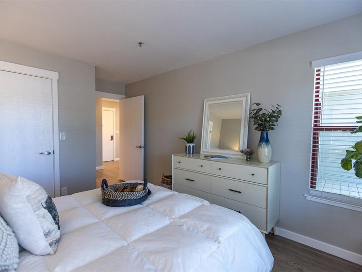 Spacious Bedroom With Comfortable Bed at Cogir of Sonoma, California