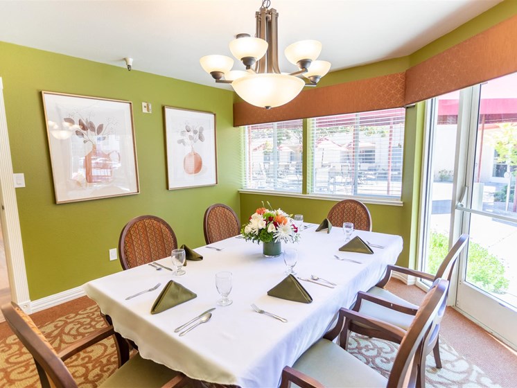 Artistic Finished Dining Room at Cogir of North Bay, Vallejo, 94589