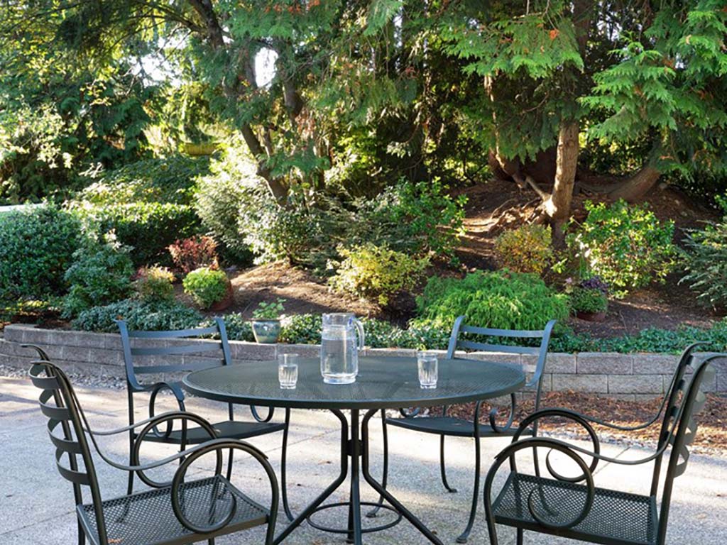 Outdoor Dining Area at Cogir of Edmonds Assisted Living and Memory Care, Edmonds