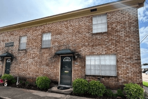 A photo of a Chateau Townhomes building