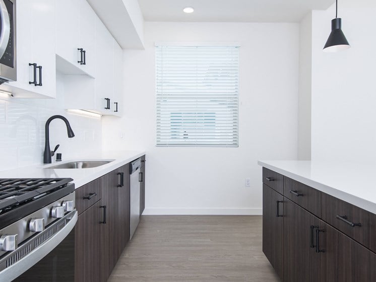 Penthouse Kitchen With Luxury Finishes At The Club At Enclave Apartments In Chula Vista, CA
